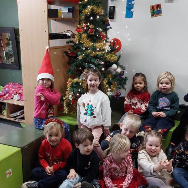 Thema: "Jurre op zoek naar Kerstmis" /Kerstontbijt πβ